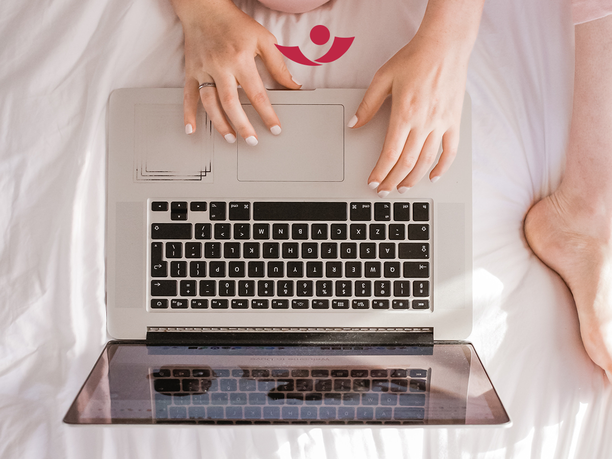 Frau am Laptop