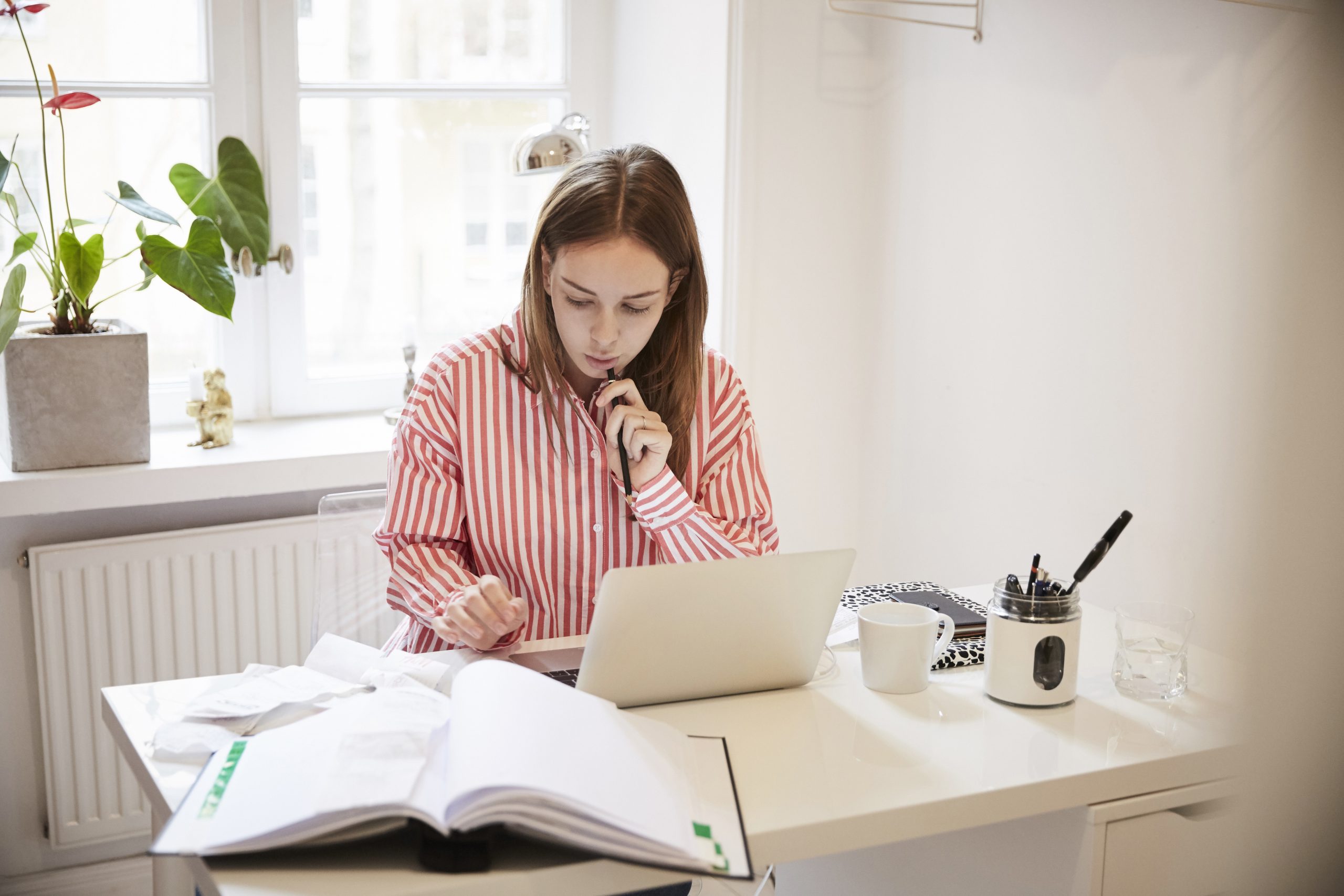 Frau am Arbeiten im Homeoffice