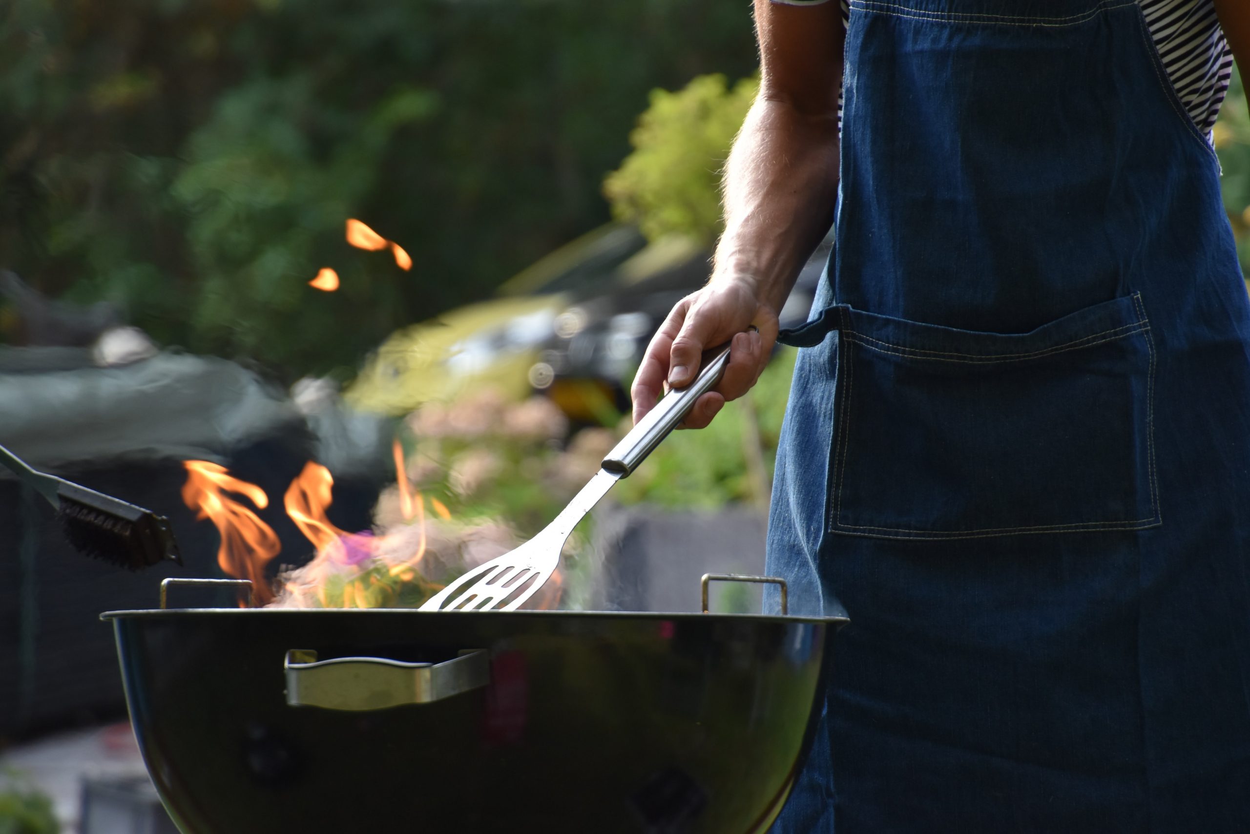 Mann am Grill